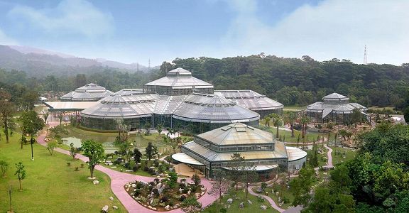 z60588fd565081c6d1568cf9e70b84b51 エイリアンの基地？実は植物園の温室　広東省広州市