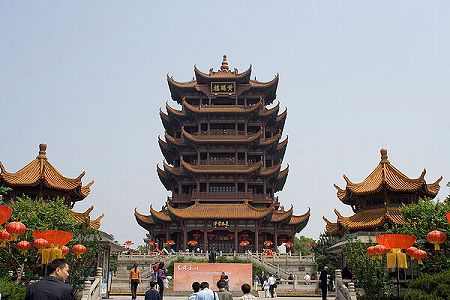 z8a597d10b2b64a126cbe52a15efbfda6 看護師のエネルギーあふれるメッセージ画入り「戦闘服」　武漢市