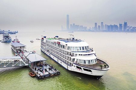 zd4ba5e1c1b7f36f6273fb878040ed52d 長江三峡下りのフェリー7隻が武漢市へ、医療チームの宿舎として利用