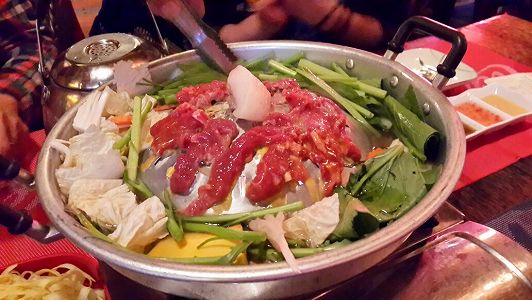 ze58c9fb4ee4e452ec415c291a9ecf23d 成都市に「隔離式火鍋」　仕切りで安全確保