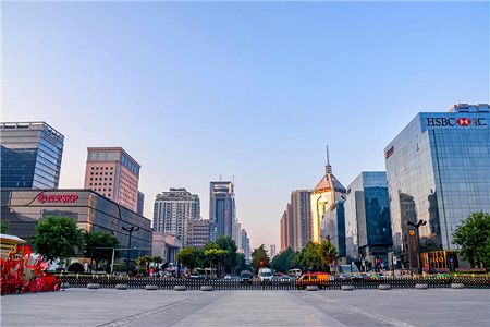 z04d94dce185d72da3289915a07ab283b 月収2万元から5千元？カメラマンがフード配達員に転身　陝西省