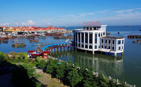 z5cae44d9269a80083c223f6348fde680 おかずは受験問題？高校の学食に受験知識満載のパーティション設置