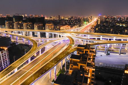 z43ac79f3aa24b34651fd8b40ee182253 上海のユニークなデザインのビル　日本を代表する建築家が設計