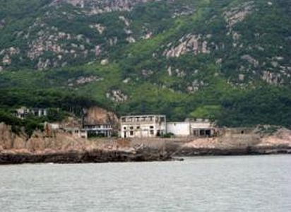 z72c020fd62ba92e5509ff6d4aaf3d3ce 勉強机はカウンター下　1ヶ月間カウンター下で勉強続けた小学生