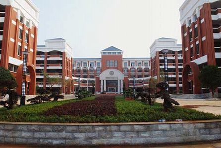 河南省鄭州市で登下校時間帯に送迎車専用の駐車エリア設置 z6a2ad5a3cd295fa8fba9e5624018278c 河南省鄭州市で登下校時間帯に送迎車専用の駐車エリア設置