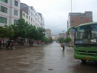 zb23079ecbf76b6ac72026a4f19cfe488 全力で水害対策と救助に当たる人々