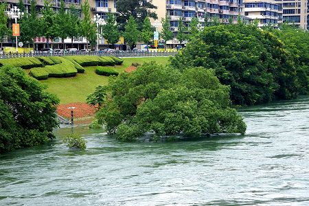 新安江ダム、初めて9門全てのゲートから放流を開始 下流の浙江省建徳市の一部市街地が冠水 zb435ec34b99db0fa985c72f43fffb187 新安江ダム、初めて9門全てのゲートから放流を開始 下流の浙江省建徳市の一部市街地が冠水