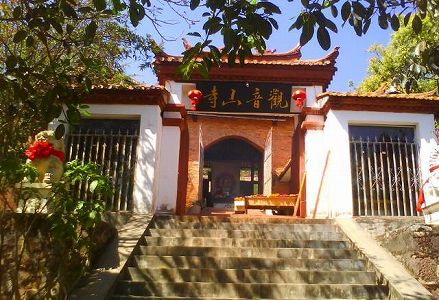 zd6c8ec3b59675ca40e8d0b72fe9e8418 石に描かれた美しい絵が新たな景観生み出す　甘粛省ゴビ砂漠