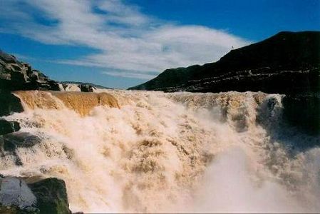 z233882061269622b5bff719f86cb8453 黄河壺口瀑布、出水期始まって以来最大の流量を記録