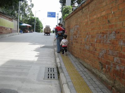 z8d47e7125901f8ceb000a12893194ea3 レトロ感満載！アンティーク品マニアの聖地　広西壮族自治区南寧市