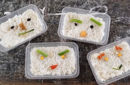 zFOREIGN202007310954000500612976576 洪水救助活動で奮闘する隊員たちをほっこりさせている弁当とは？