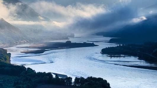 zd6f144e28fd12f0b94c2db024900f1ef 超レア映像！十数頭のスナメリが長江でジャンプ　湖北省武漢市