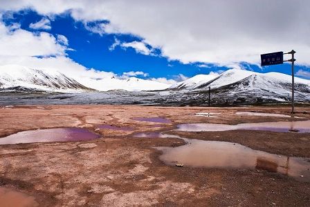 z4292114540ae7d6ac5066eab0205c35e 世界で最も孤独な職場？標高6,000ｍ「オフィス」で働く男性西蔵自治区　
