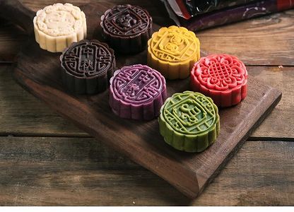 z8f79f29f15ea47d9dff88fcca2e703c0 羨ましい！同済大学の新入生に月餅福袋