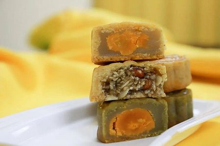 zf84815fa511c293983dd8913ae6d3b5d 陝西中医薬大学、「薬膳月餅」3万個を学生に無料で配布