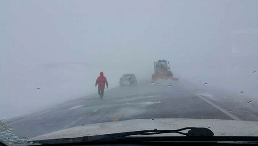 痩せてる人は飛ばされちゃう?大学キャンパスに吹き荒れる暴風雪 z14f7eeaae3f1fc91d560b790264d0daf 痩せてる人は飛ばされちゃう?大学キャンパスに吹き荒れる暴風雪
