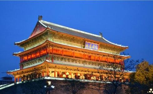 za0f9aa7f915b814bcf3203d5becb8f5e 落ち葉アートで「アイラブ西安城壁」のメッセージ　陝西省