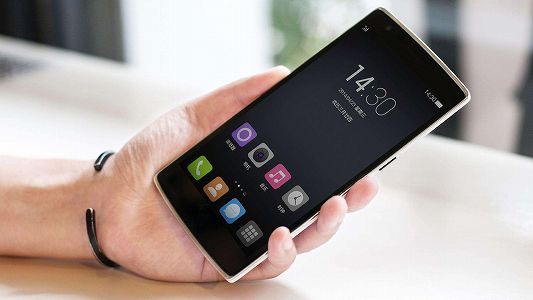 z121b09bd64e8328e585df5c68c5cb1cb 拾ったスマホを派出所に届けた中学生　警察が感謝状と一緒に！