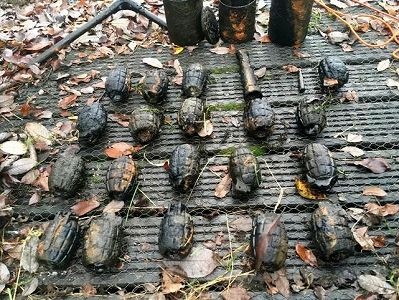 z77967790496d70d77a6c621647276e10 新兵が手榴弾訓練で思わぬミス！神業的な素早さで新兵守った指導員