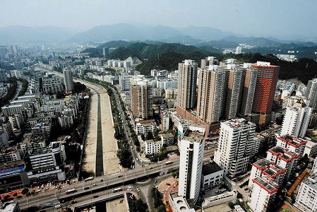 z9709eb71e1def14fbd6b8c08a8248592 湖北省十堰市で初のロボット教習車が登場