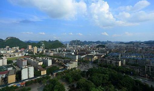 zf272b3e51cfab8c06ba9ff7e2b16d05f 列車運転士も「頭文字D」の藤原拓海にチャレンジ？　広西壮族自治区