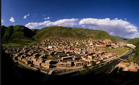 中日合作ドキュメンタリー「天空チベット・タンカ絵師の郷」が好評博す z62927343850390e1d99a3bae7564f586 中日合作ドキュメンタリー「天空チベット・タンカ絵師の郷」が好評博す