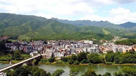 zbecdc1b701c3966600bd9e67ec9c258b 恐竜の「ダンスフロア」、100平米の広さに200以上の足跡化石発見