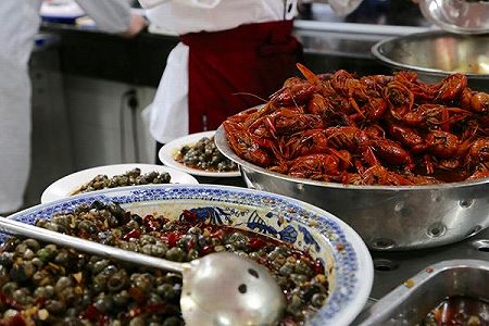 上海市の大学食堂、夜のメニューにザリガニが登場 z18e9b7b11bad28486777ac26368e5883 上海市の大学食堂、夜のメニューにザリガニが登場