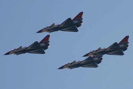 女性パイロット率いる飛行チームが天安門の上空を編隊飛行 z0304fe21164e83a9e9786b3b3ad6df6f 女性パイロット率いる飛行チームが天安門の上空を編隊飛行