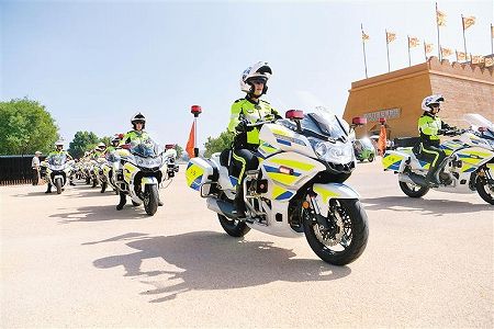 z390882146528136f18762b10b28bf002 古都・西安市に女性白バイ隊が登場　陝西省