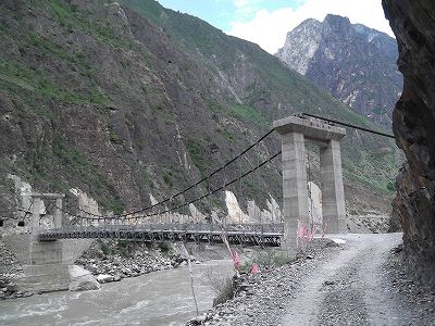 お供え物が絶えない西蔵自治区の「怒江大橋」その訳は? z4370309a13ada366d86b2600b5930b63 お供え物が絶えない西蔵自治区の「怒江大橋」その訳は?