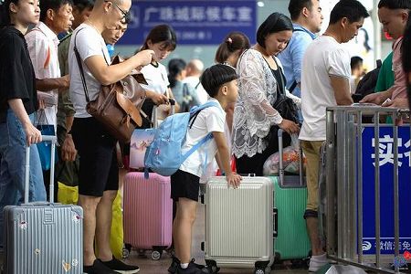 夏休み旅行市場が活発に 大連空港が旅客のピーク到来 z95afee232af67affa7a232cce5c0707d 夏休み旅行市場が活発に 大連空港が旅客のピーク到来