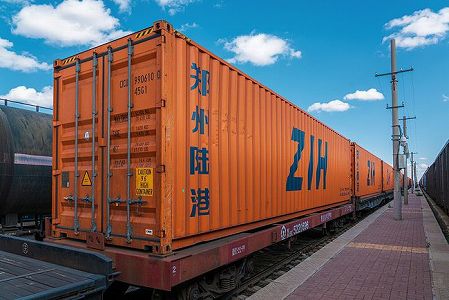 zb1b8c1e0f3ee2d707eb4dacb7a33e713 国際定期貨物列車「中欧班列」（鄭州市）の往復運行が再開