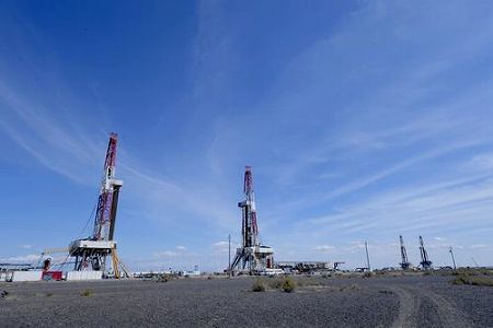 z1bb8bb8737d4a149c660736f22ed28fa 新疆ジュンガル盆地の10億トン級油田、生産量1日7000トン近くに