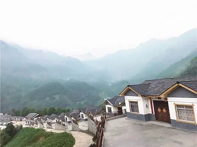 新学期迎えた教師1人生徒2人の小さな学校 ze7738766a3e5c587b7b37cd07a62d4e0 新学期迎えた教師1人生徒2人の小さな学校