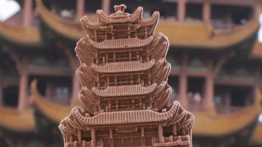 z8bf53908b9eea3dd2d56bfa3654ab7eb 武漢市の黄鶴楼に「発光棒付きキャンディ」が登場　