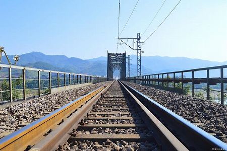 中国で初となる「デュアル・モード」の鉄道車両がラインオフ 重慶市 za2e0ae92690c71ee8a0228412f574a39 中国で初となる「デュアル・モード」の鉄道車両がラインオフ 重慶市