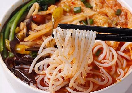 z8953719e9eeb519d73b6799b26c023fe 広西柳州郷村振興美食展で注目集める各種タニシ料理