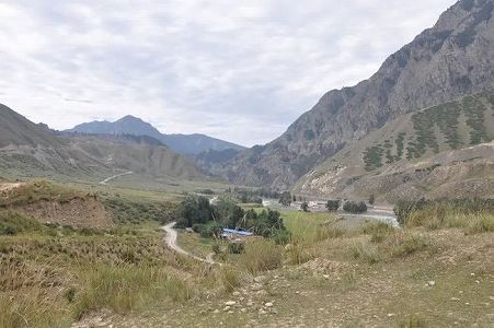 z9c8e38a0d4d9a0590e95b833acf0e67f 漢・晋の時代の石造建築の遺跡発見　四川省理県