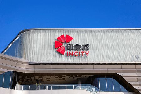 za89758f9af20b4175514f5ad7908b9cc 高さ10メートルの巨大ピカチュウ登場　上海市