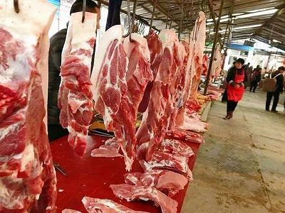 zc91c9ba2c4bee5b95f387f99428fd1a4 重慶市　市場に「腸詰めシーズン」到来　