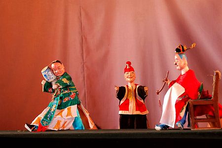 zd3849bd0c5ae0696d5bfcde88ffedce8 5本の指で演じる伝統的な人形劇「布袋劇」　福建省zhang州市