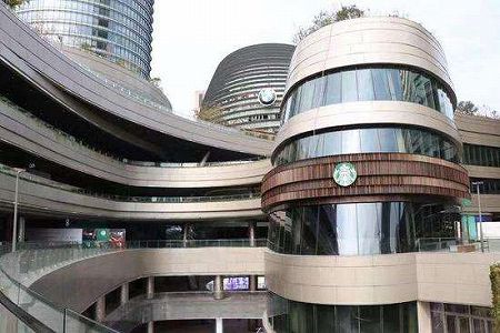 z244a027b51c4f3d257c6cc1c10a0e5cf 上海北外灘に屋外スケートリンク登場