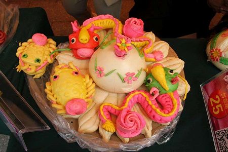 z500d7f20b5b89a00d7ed13432b68617e 伝統的な飾り蒸しパンが月300万個以上の人気商品に　山東省威海市