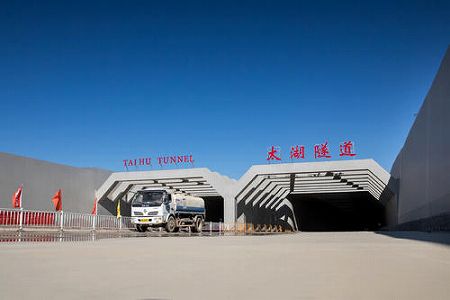 z63b71151917b1560315b8f2340205156 中国最長の湖底トンネルが使用開始