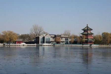 z745a1cca8d167f74406cfa36fd358740 初心者コースに王者登場！？フィギュア選手が北京什刹海スケート場に