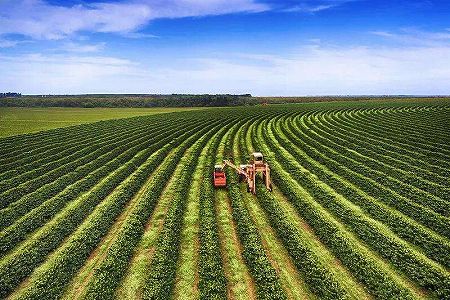 z4c4117d824038ce0e593e12352affcb8 「無人農場」　テクノロジーが支える春の耕作