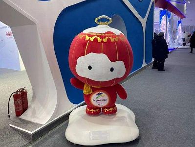 zd85c361f69375c7bec81bea4d1cc218c 北京冬季パラ大会マスコット「雪容融(シュエロンロン)」が着任 歩いているだけでネットに笑いの渦