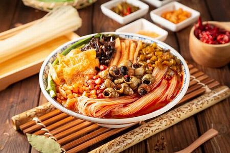 z802ee83251ed53abe5a86568a6fdbd7c タニシ麺約20万パックを上海に寄贈　広西壮族自治区