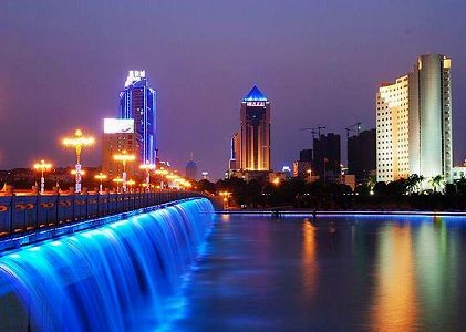 zb70ddf795a1fd51c1e2431e692dfe18b 都市の夜景を美しく彩る「虹の滝」　広西壮族自治区